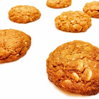 食物繊維が豊富 全粒粉のざくざくオーツクッキー